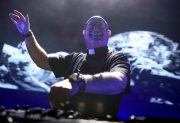 Viralizan al cura dj que homenajeará al Papa Francisco con música techno