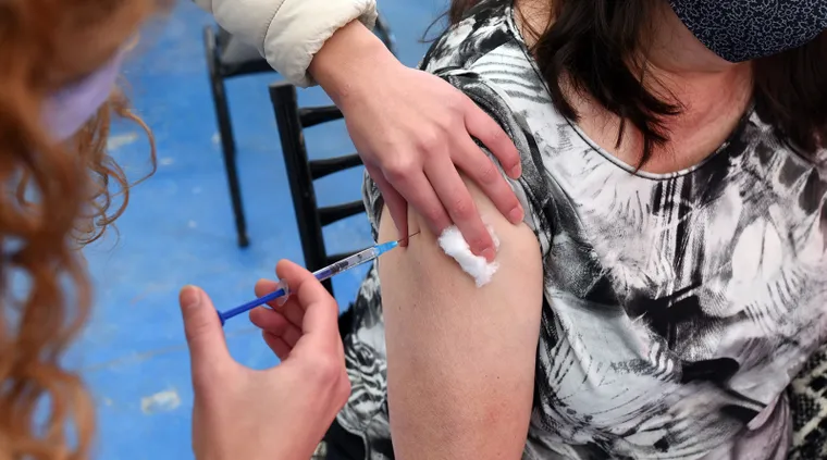 Prevención invernal: los jubilados ya pueden vacunarse contra la gripe sin orden médica