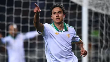 Mientras Boca lo sigue de cerca, Dybala fue operado por su lesión de rodilla