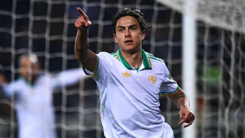 Mientras Boca lo sigue de cerca, Dybala fue operado por su lesión de rodilla