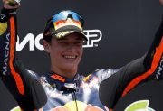Valentín Perrone brilla en Moto3: de 14º al podio en una última vuelta de infarto en Tailandia