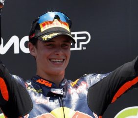 Valentín Perrone brilla en Moto3: de 14º al podio en una última vuelta de infarto en Tailandia