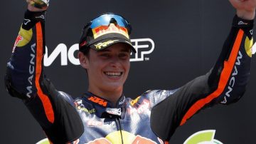 Valentín Perrone brilla en Moto3: de 14º al podio en una última vuelta de infarto en Tailandia
