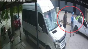 Bajó un minuto y lo “pelaron”: buscan identificar a delincuentes que le robaron la recaudación a un remisero