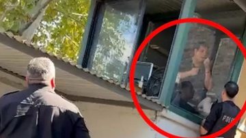 Se prendió fuego en plena protesta salarial en Rosario y dejó dos policías heridos