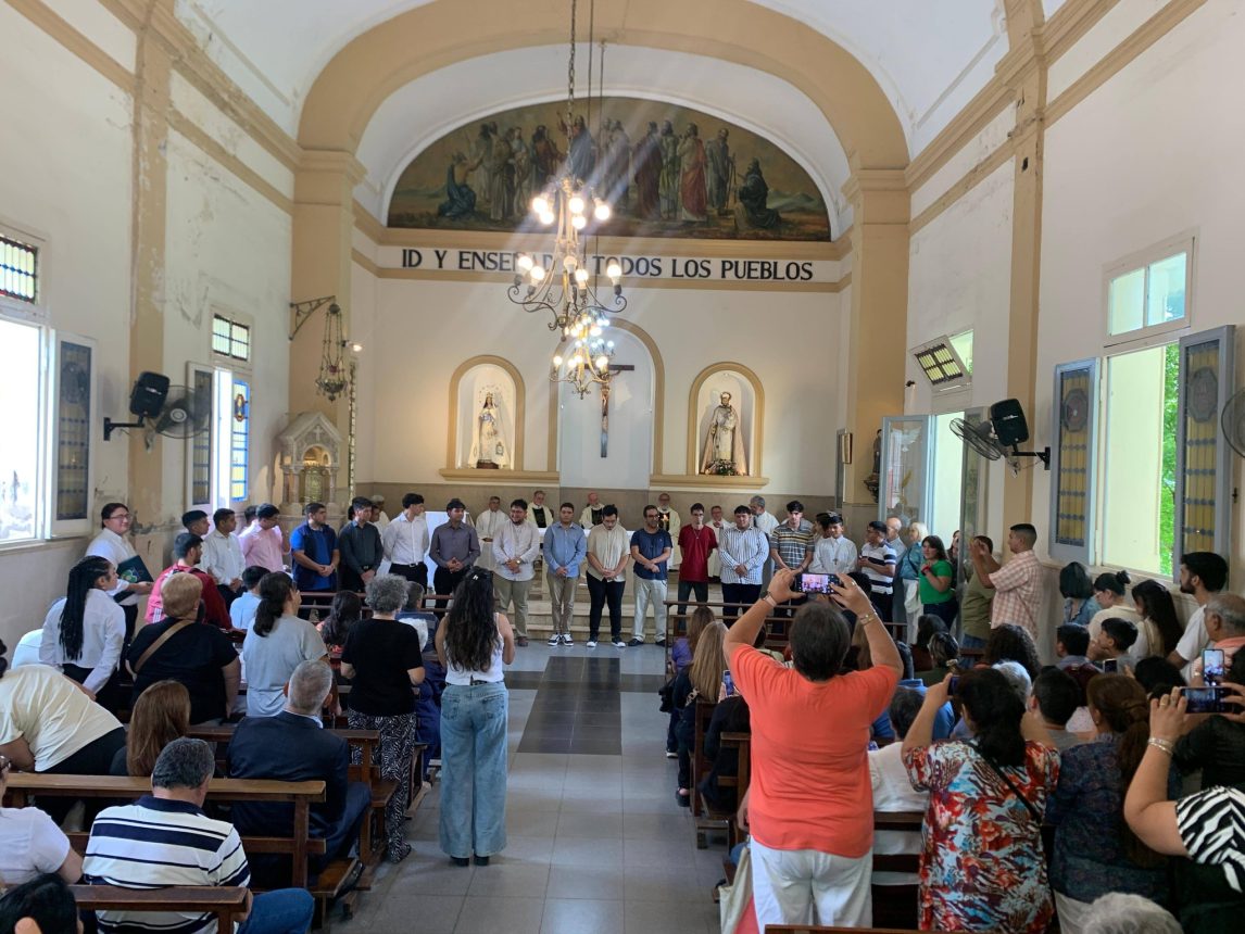 Alegría en la Iglesia santiagueña: cinco jóvenes iniciaron su camino hacia el sacerdocio en Tucumán