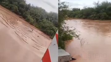 Imprudencia total en Suncho Corral: jóvenes se tiraron al río en plena crecida y la corriente casi se los lleva