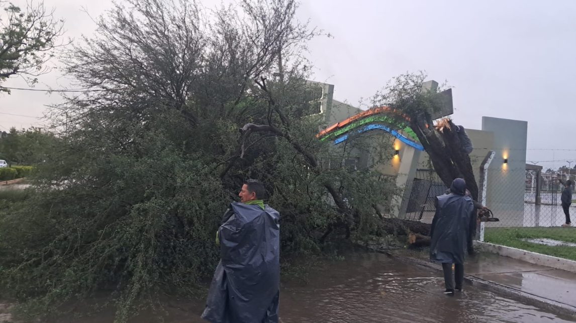 Intensa lluvia en Las Termas: cayeron 140 milímetros y se registraron anegamientos y derrumbes