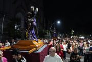 Cientos de fieles acompañaron la emotiva procesión del Amo Jesús
