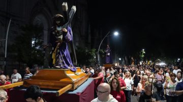 Cientos de fieles acompañaron la emotiva procesión del Amo Jesús