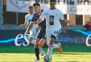 Riestra logró su primer triunfo y complicó a Independiente