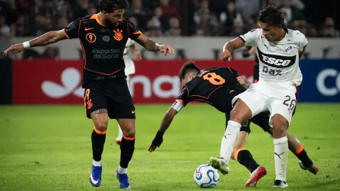 Platense cayó ante Corinthians por la Copa Libertadores