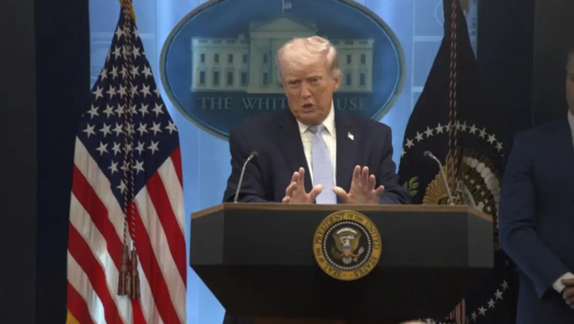 Trump anuncia la destrucción de buques iraníes mientras avanzan las negociaciones de paz