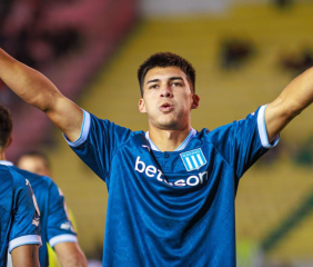 Racing se hizo fuerte en la altura y arrancó con triunfo