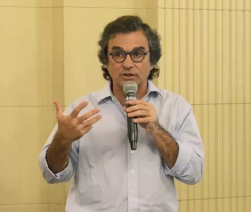 Renunció Carlos Frugoni tras ocultar siete departamentos en Miami