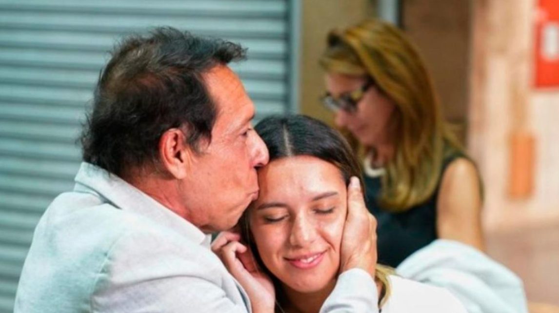 “Está muy feliz y ansiosa por volver a su casa”: habló el padre de Agostina Páez tras su regreso al país