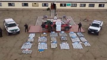 FOTOS. Abandonaron una camioneta con más de 380 kilos de droga en la Puna salteña