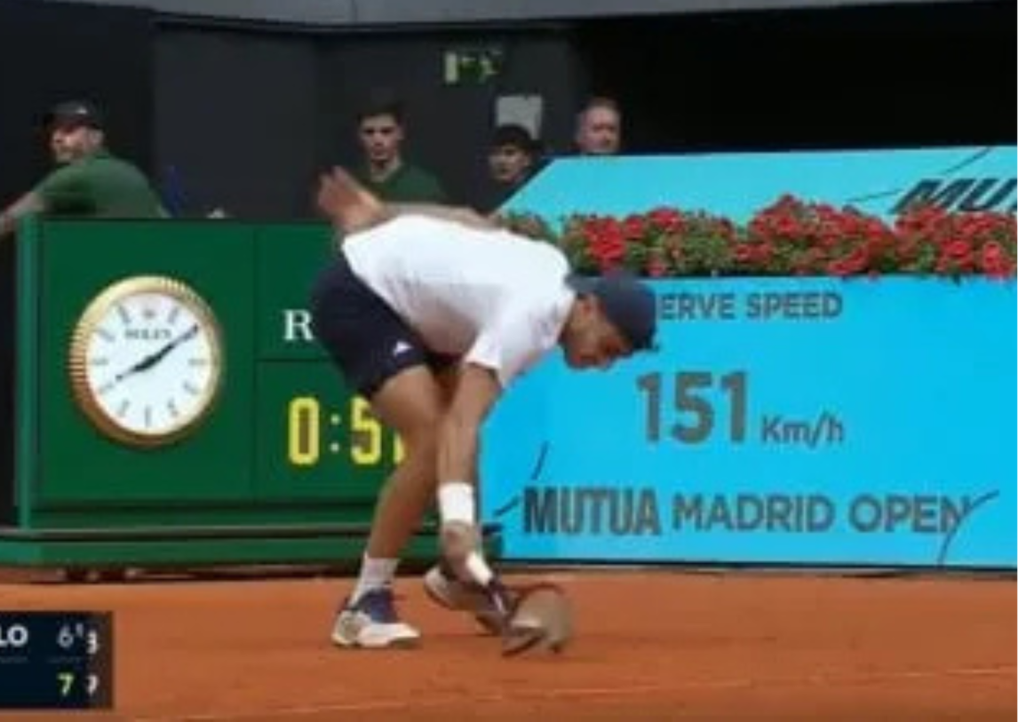 Video: Cerúndolo explotó, rompió la raqueta y quedó eliminado en Madrid