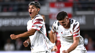 Estudiantes lo ganó en el final y es líder