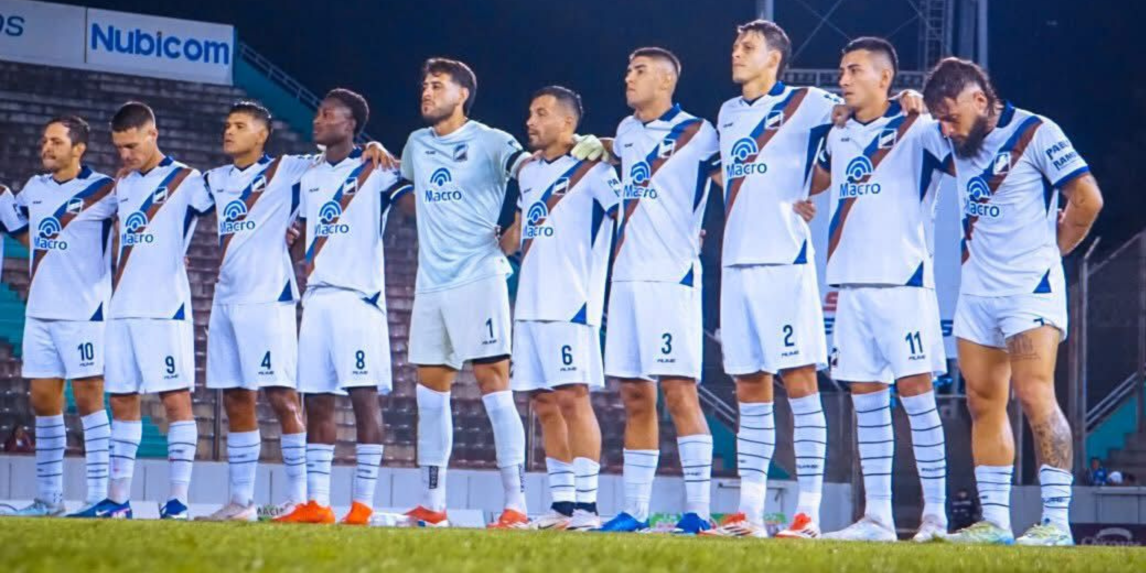 Juventud Antoniana homenajeó a los hinchas fallecidos en un emotivo momento