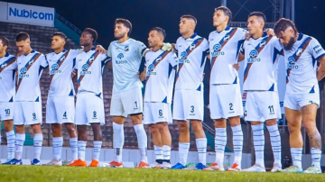 Juventud Antoniana homenajeó a los hinchas fallecidos en un emotivo momento