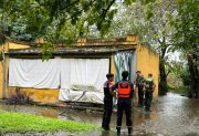 Temporal en Tucumán: evacuaron en bote a dos adultos mayores aislados por el avance del agua
