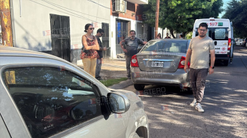 Una joven resultó lesionada tras un accidente de autos en el barrio Centenario