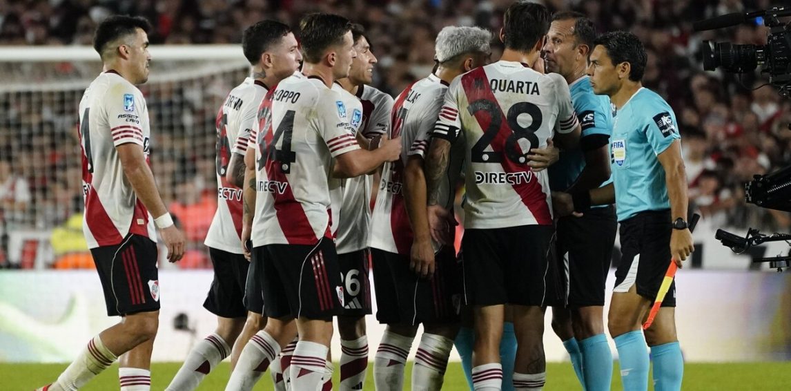 El penal que todo River reclamó en el final