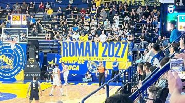 “Román 2027”: la bandera con mensaje electoral que apareció en pleno partido de Boca