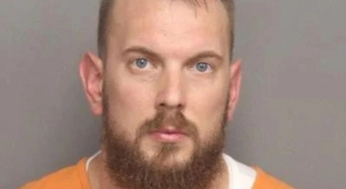 Descubrió después de años que su hija era en realidad del amante de su mujer y lo mató