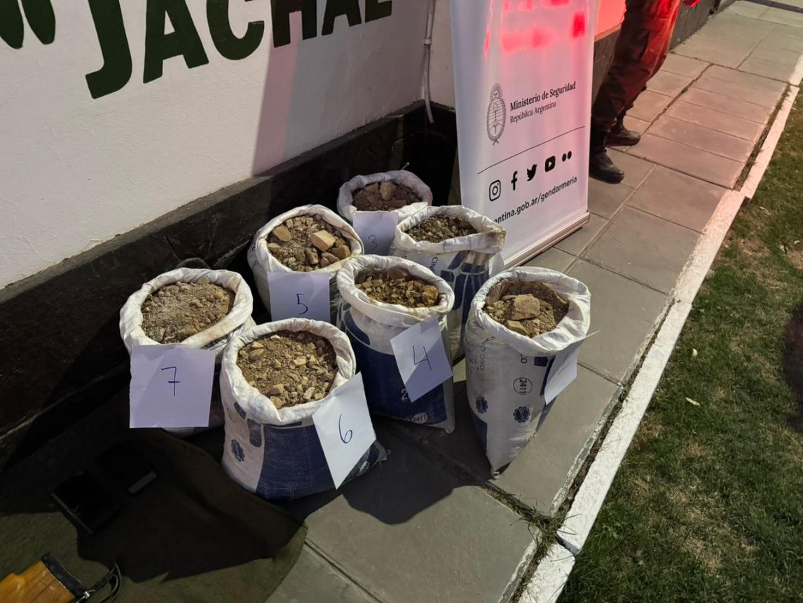 Detienen a mineros chilenos que extraían pepitas de oro en la Cordillera de Los Andes