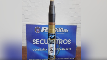 Forzaron el auto de un excombatiente de Malvinas cuando brindaba una charla en un colegio y le robaron una pieza de su museo personal