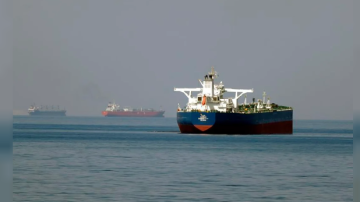 Los primeros buques atraviesan el estrecho de Ormuz tras el alto el fuego anunciado por Estados Unidos e Irán