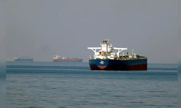 Los primeros buques atraviesan el estrecho de Ormuz tras el alto el fuego anunciado por Estados Unidos e Irán