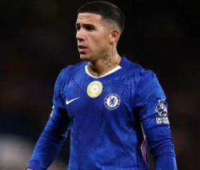 “Es un mocoso sin clase y manipulador”: la contundente crítica a Enzo Fernández tras ser suspendido en Chelsea