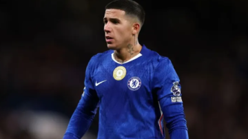 “Es un mocoso sin clase y manipulador”: la contundente crítica a Enzo Fernández tras ser suspendido en Chelsea