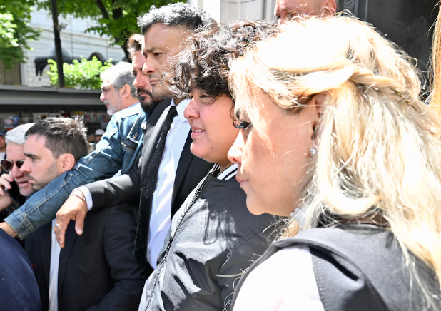 “La tienen que cortar, él solo quiso pedir justicia por su padre”: Verónica Ojeda pidió ponerle fin a las burlas que recibe Dieguito Fernando