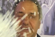 Nieve de telgopor y guiños al turismo brasileño: el video de Daniel Scioli promocionando la temporada de invierno que desató una ola de burlas