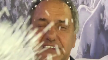 Nieve de telgopor y guiños al turismo brasileño: el video de Daniel Scioli promocionando la temporada de invierno que desató una ola de burlas
