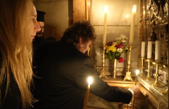 Javier Milei le rindió homenaje al papa Francisco desde el Santo Sepulcro
