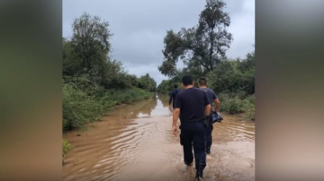 Intenso operativo para rescatar a un hombre descompensado en zona rural: policías tuvieron que recorrer 10 kilómetros a pie