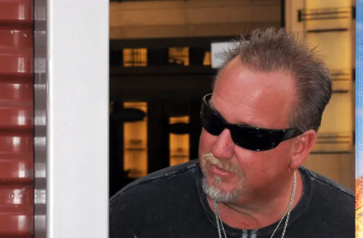 Sorpresa por la muerte de Darrell Sheets, figura del reality de subastas “¿Quién da más?”