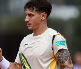 Ugo Carabelli sigue en carrera en el ATP de Barcelona