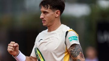 Ugo Carabelli sigue en carrera en el ATP de Barcelona