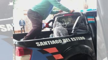 Cansados de los robos, vecinos del 8 de Abril redujeron a manguerazos a un ladrón y lo entregaron a la policía