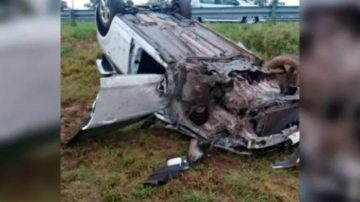 Susto en la Ruta 6: volcó una camioneta con un equipo de vóley de Frías