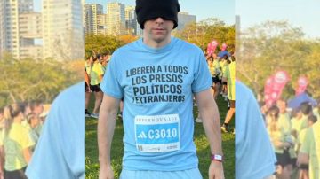 Nahuel Gallo corrió en Buenos Aires y exigió la libertad de los presos políticos en Venezuela