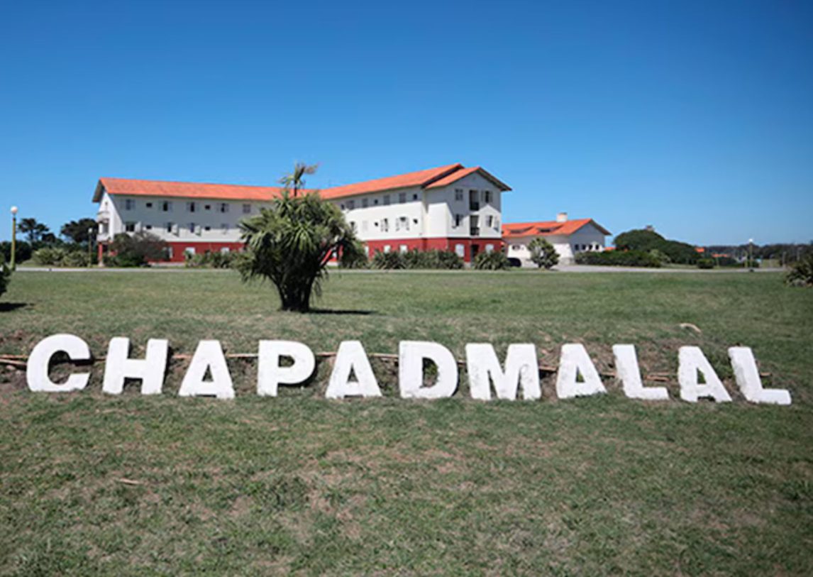 Conflicto en Chapadmalal: la Justicia ordenó el desalojo de los hoteles y escala la tensión por su privatización