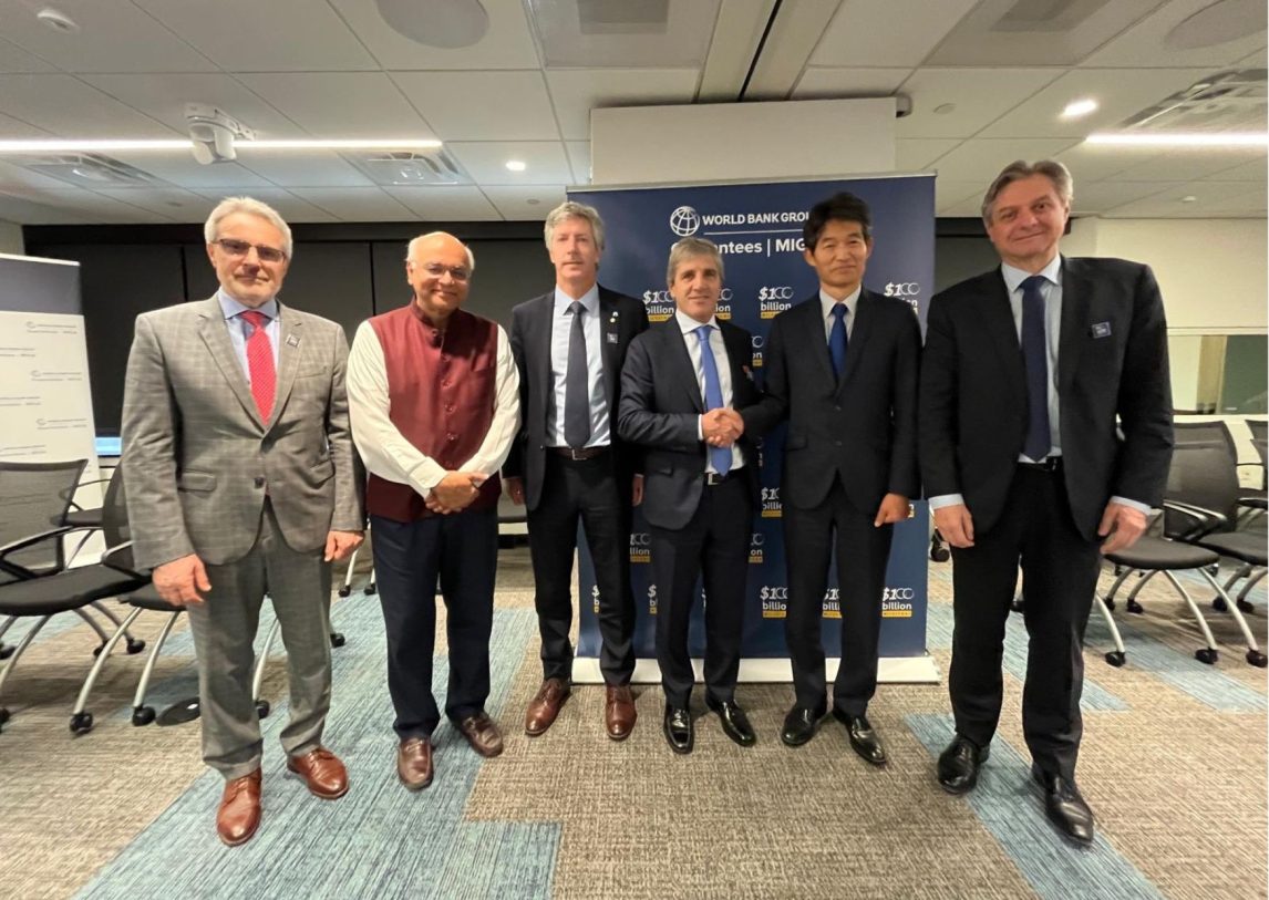 Cierre de gira: Caputo selló acuerdos clave con el Banco Mundial y el MIGA para refinanciar deuda