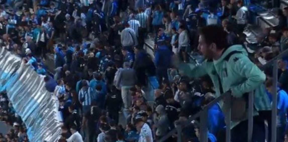 Así descargaron su enojo los hinchas de Racing contra la dirigencia tras el empate con Barracas Central